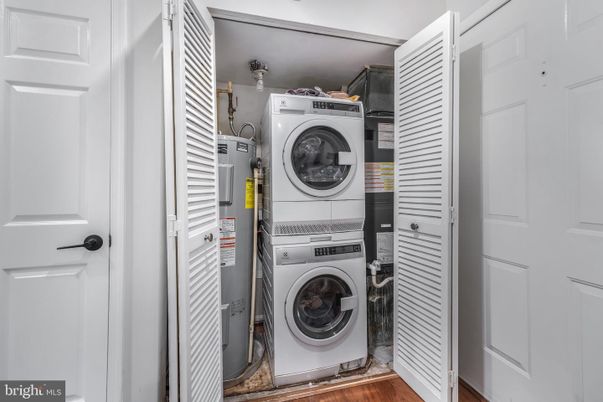 Interior, Utility Closets, Washer, Wood Texture Flooring