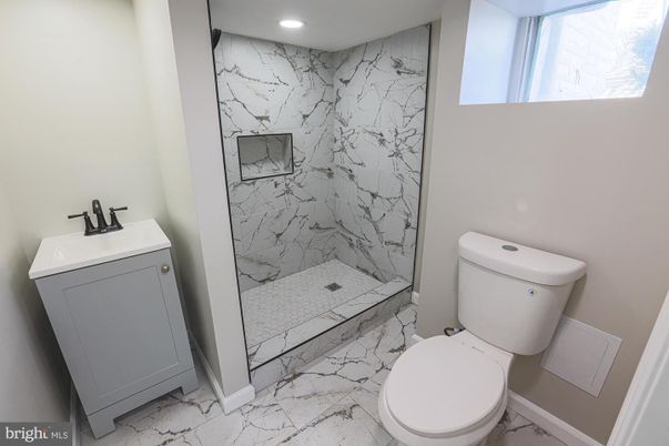 Bathroom, Interior, Marble, Marble Walls, Recessed Lighting