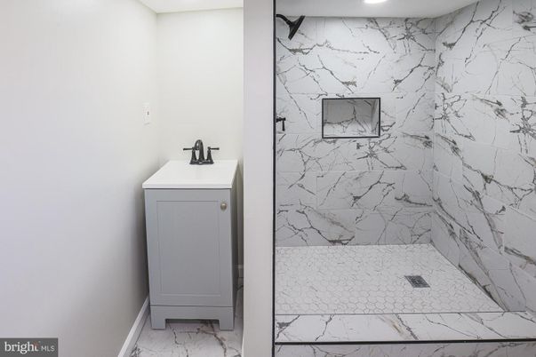 Bathroom, Interior, Marble, Marble Walls, Recessed Lighting