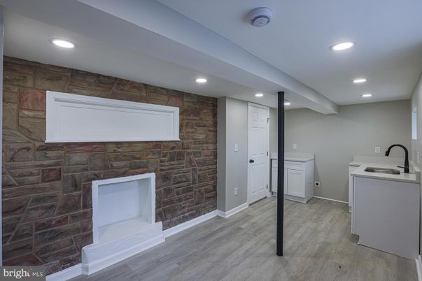 Interior, Recessed Lighting, Stone Walls, Washer, Wood Texture Flooring