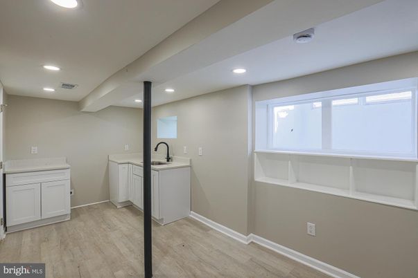Interior, Recessed Lighting, Washer, Wood Texture Flooring