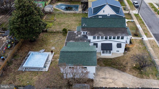 Exterior, Drone