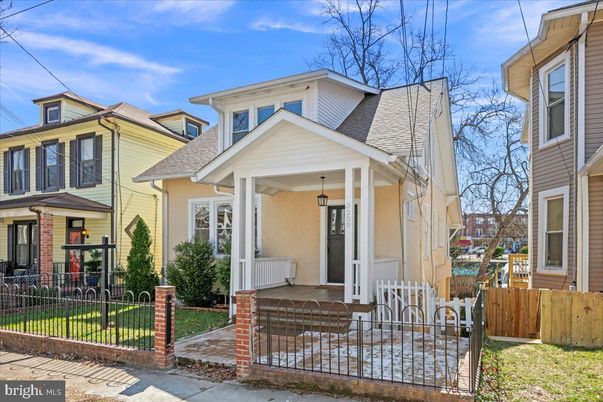 Exterior, Facade, American Foursquare