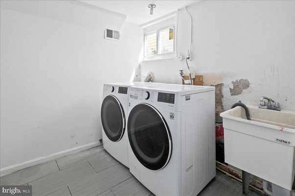 Interior, Washer, Wood Texture Flooring
