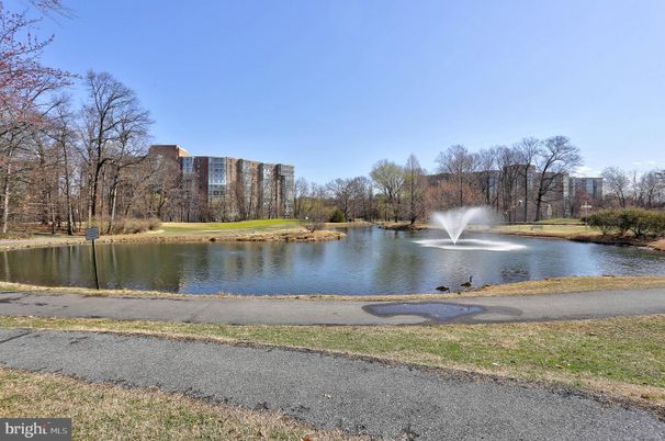Exterior, Lake