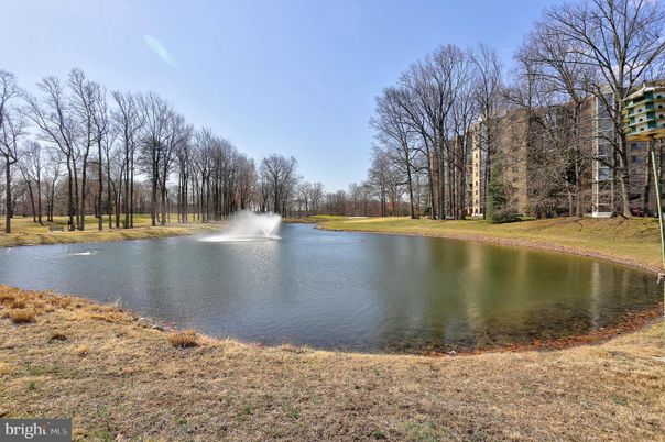Exterior, Lake