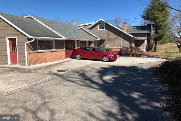Exterior, Facade, Brick Facade, American Craftsman