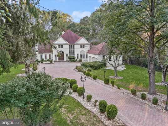 Backyard, Exterior, Facade, Queen Anne Victorian