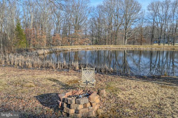 Exterior, Lake