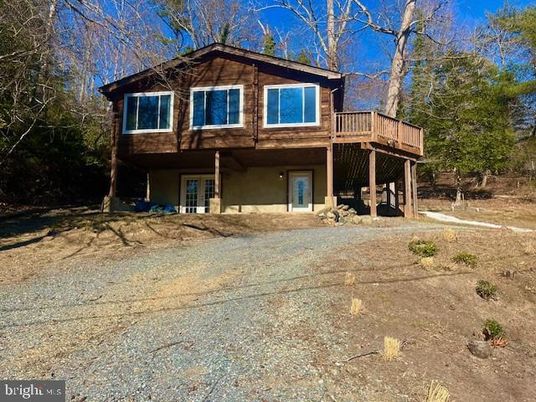 Backyard, Exterior, Facade, Split Level