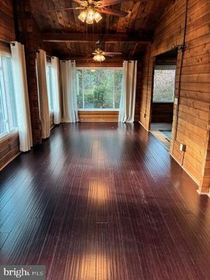 Empty room, Interior, Wooden Beams, Wooden Ceilings, Wood Texture Flooring, Wooden Walls