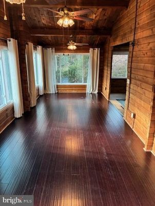 Empty room, Interior, Wooden Beams, Wooden Ceilings, Wood Texture Flooring, Wooden Walls