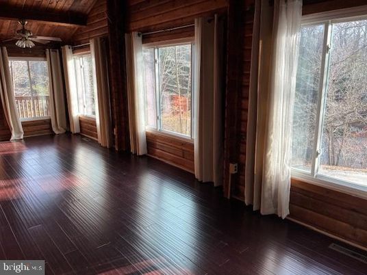 Empty room, Interior, Wooden Beams, Wooden Ceilings, Wood Texture Flooring, Wooden Walls