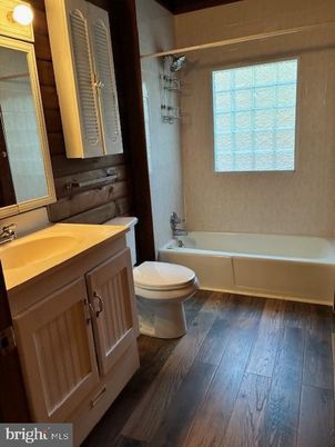 Bathroom, Interior, Wood Texture Flooring