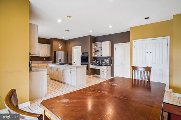 Dining room, Interior, Kitchen, Recessed Lighting, Stainless Steel Appliances