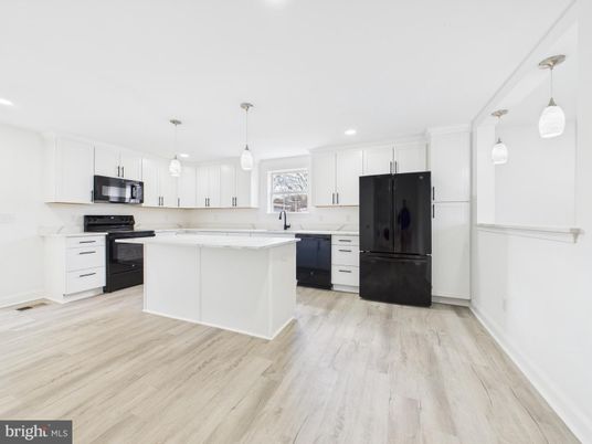 Interior, Kitchen, Pendant Lights, Recessed Lighting, Wood Texture Flooring