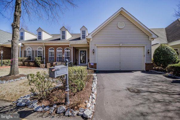 Attached, Exterior, Facade, Ranch