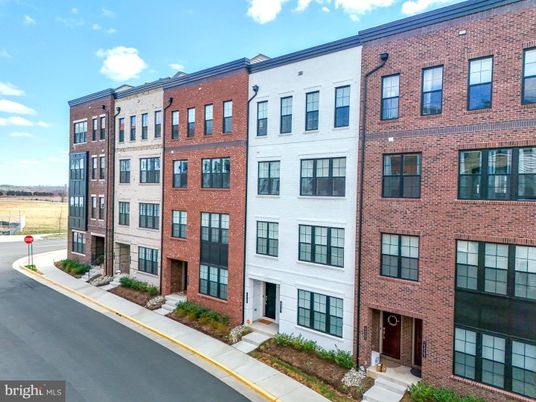 Exterior, Facade, Brick Facade, Rowhouse