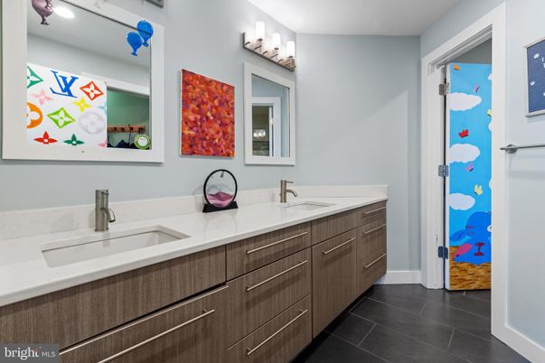 Bathroom, Dual Sink Vanities, Interior