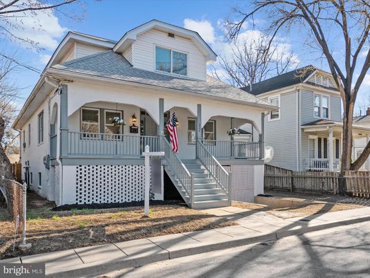 Exterior, Facade, Queen Anne Victorian