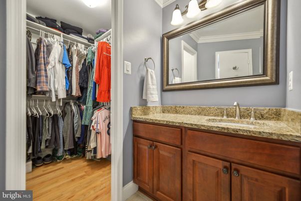 Bathroom, Interior, Walk-in Closets, Wood Texture Flooring