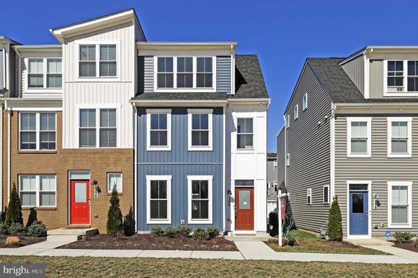 Exterior, Facade, Brick Facade, Rowhouse