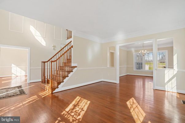 Chandelier, Empty room, Interior, Wood Texture Flooring