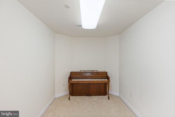 Interior, Piano