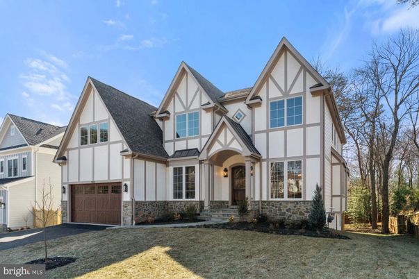 Attached, Exterior, Facade, Tudor Revival