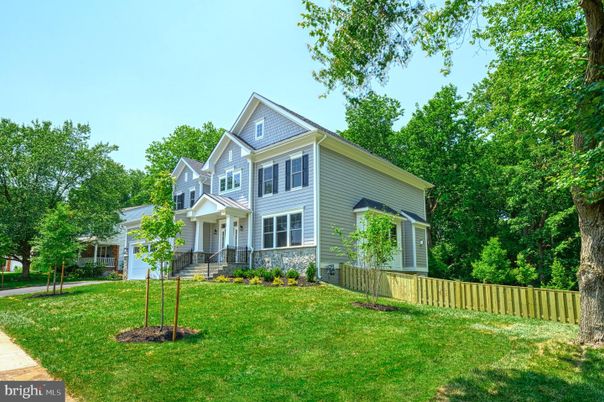 Backyard, Exterior, Facade, Queen Anne Victorian