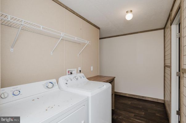 Interior, Utility Closets, Washer, Wood Texture Flooring