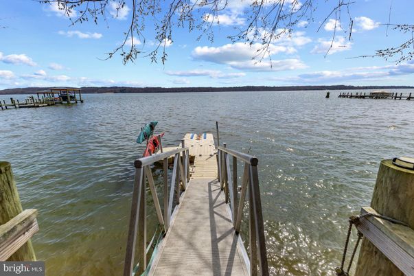 Exterior, Lake
