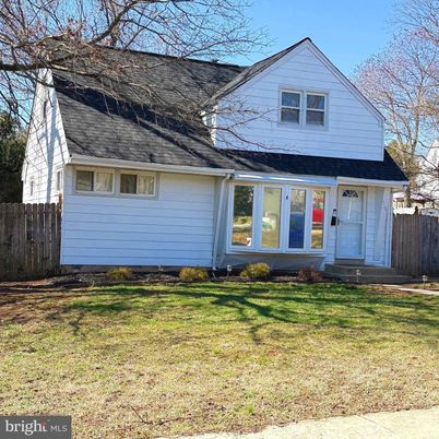 Exterior, Facade, Cape Cod
