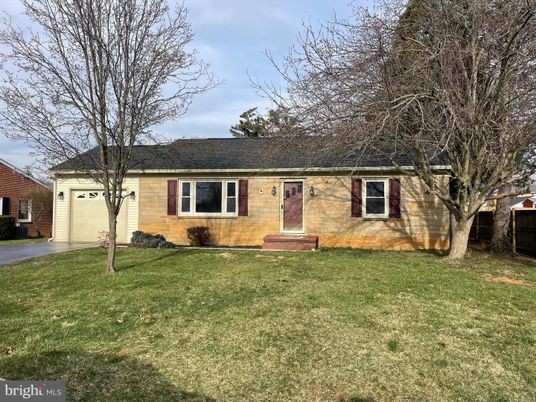 Attached, Exterior, Facade, Cape Cod