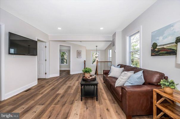 Interior, Living room, Pendant Lights, Recessed Lighting, Wood Texture Flooring