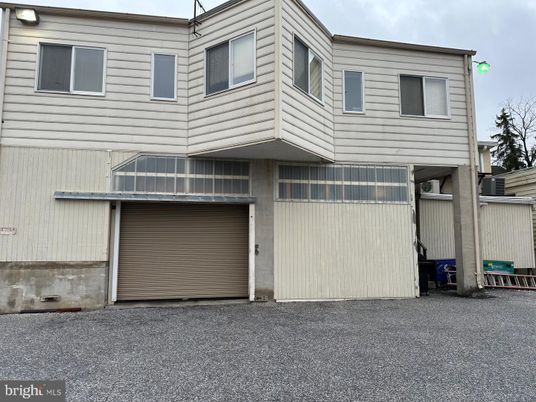 Attached, Exterior, Facade, Rowhouse