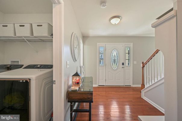 Interior, Washer, Wood Texture Flooring