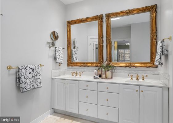 Bathroom, Dual Sink Vanities, Interior