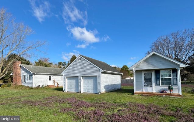 Backyard, Detached Garage, Exterior