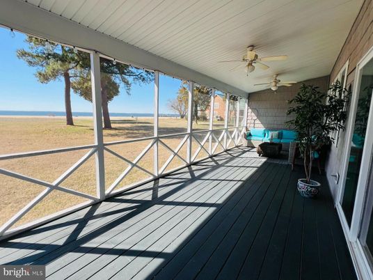 Interior, Sun Room, Water, Wood Texture Flooring