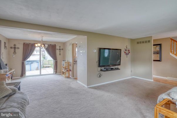 Chandelier, Empty room, Interior