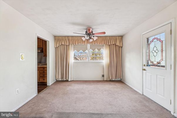 Empty room, Interior
