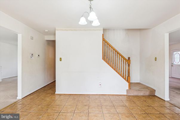 Empty room, Interior, Pendant Lights