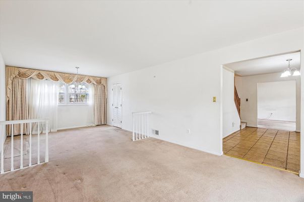 Empty room, Interior, Pendant Lights