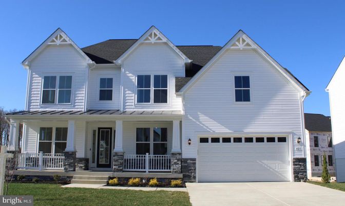 Attached, Exterior, Facade, Farmhouse