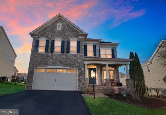 Attached, Exterior, Facade, Brick Traditional
