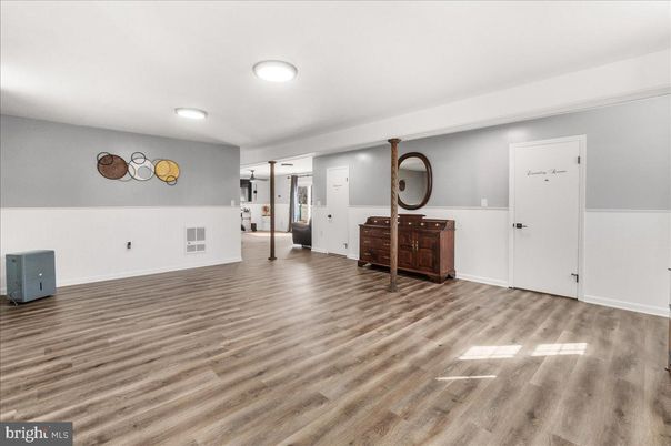 Interior, Recessed Lighting, Wood Texture Flooring