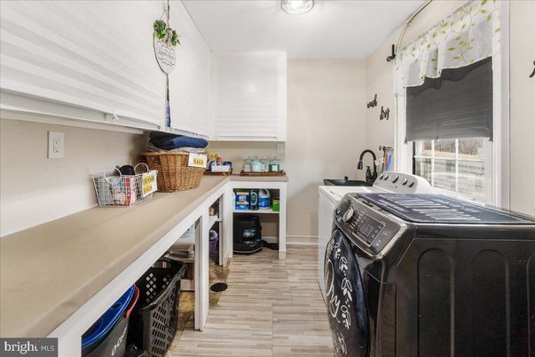 Interior, Washer, Wood Texture Flooring