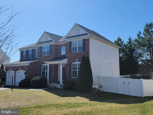 Attached, Exterior, Facade, Brick Facade, Georgian