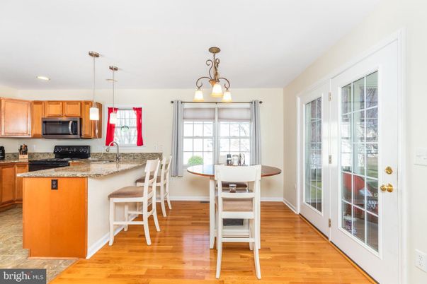 Chandelier, Dining room, Interior, Kitchen, Pendant Lights, Recessed Lighting, Wood Texture Flooring